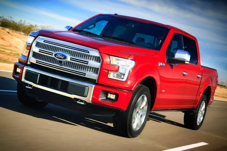 פורד F-150 בנסיעה