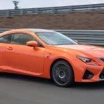 לקסוס RC F בנסיעה