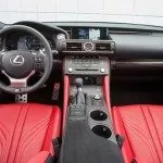 לקסוס RC F תא נוסעים