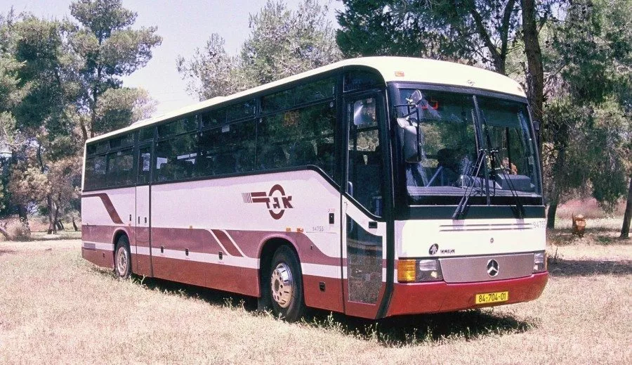 מרצדס O404 עם שמשה קדמית מפוצלת