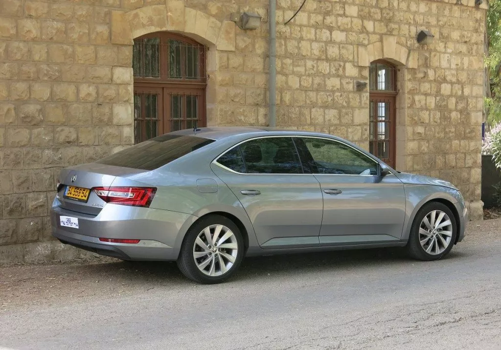 סקודה סופרב 2015 - 003