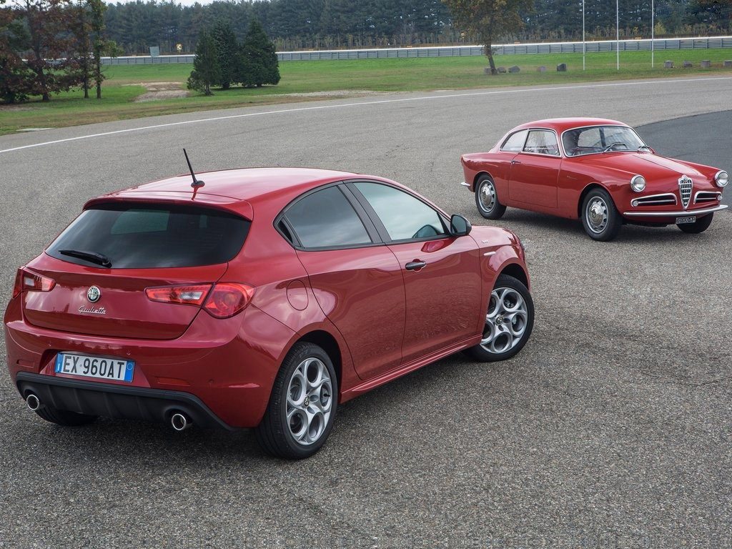 Alfa_Romeo-Giulietta_Sprint_2015_