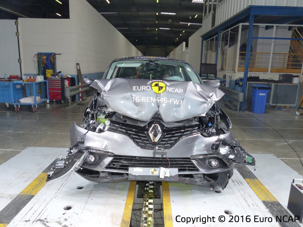 Euro NCAP רנו סניק 2016 - 004- 2016