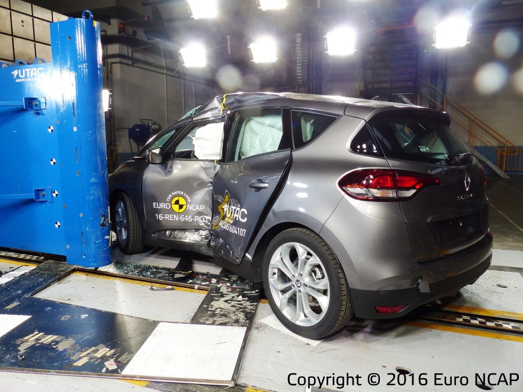 Euro NCAP רנו סניק 2016 - 005- 2016