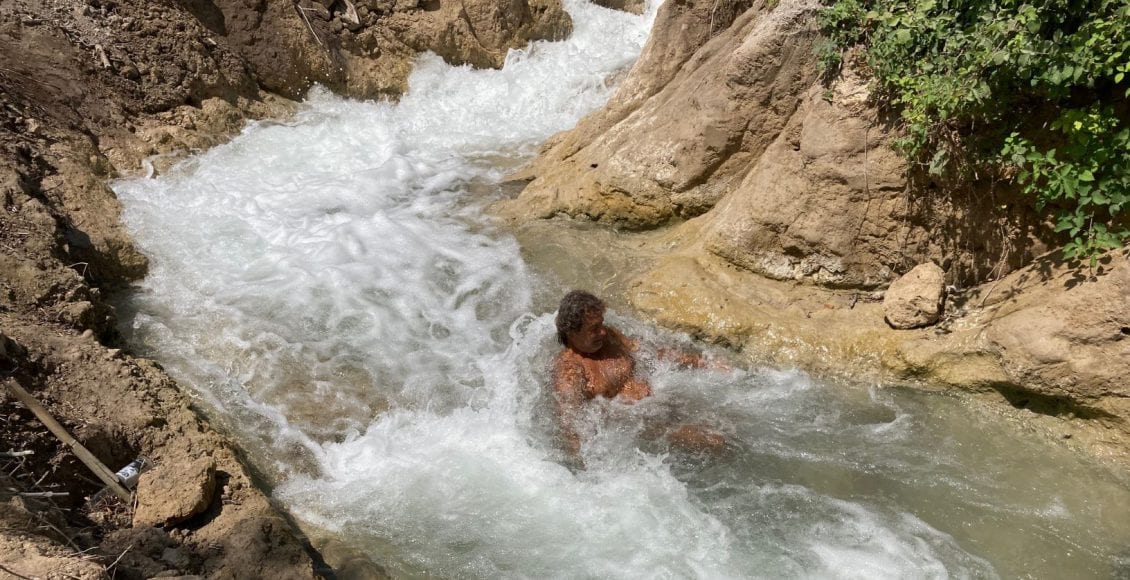 טיול למפלים הלבנים בעמק המעיינות