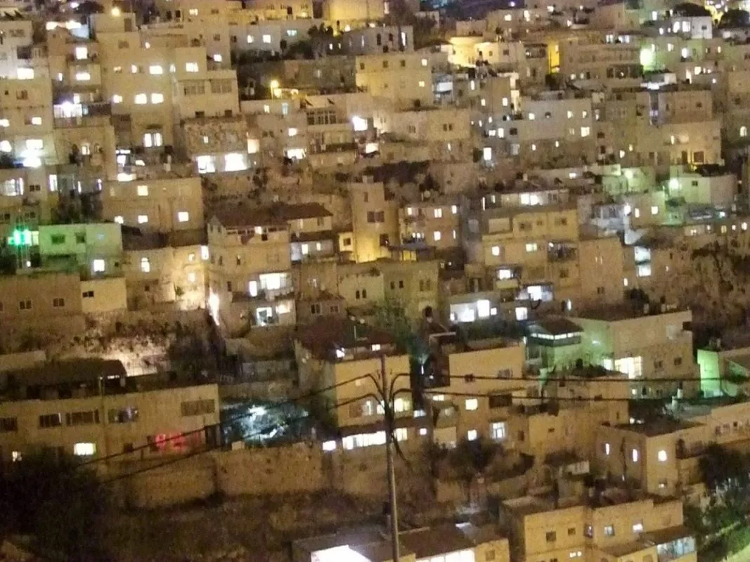 את שני הלילות האחרונים של שנת 2022 כדאי לנצל לסיור לילי בעיר הבירה, גם בזכות מזג אוויר מושלם ובעיקר כדי ליהנות מאווירת החג בלי הצפיפות של חופשת חנוכריסטמס