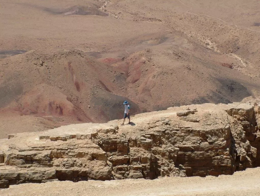 טיול לסופ"ש: כאשר חם ומסוכן לטייל ביום עוברים לטיול לילה חוויתי