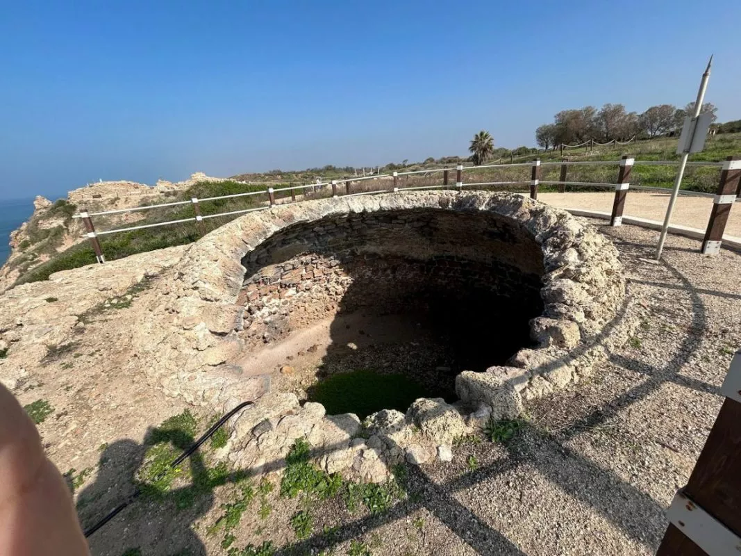 טיול לסופ"ש: אל אפולוניה שעל קצה המצוק