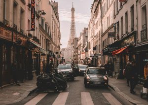 תושבי פריז החליטו להילחם בקרוסאוברים הגדולים, ובעלי הרכב האלה ישלמו 220 דולר לכל יום חניה במרכז העיר