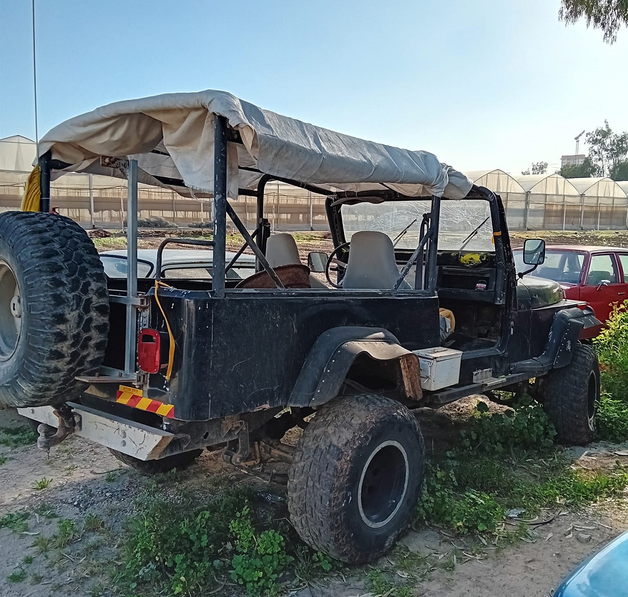 מאז בוקר ה-7 באוקטובר ועד ערב יום הזיכרון נרצחו או נהרגו בקרב 1,659 אזרחים ואזרחיות, חיילים, קצינים, תינוקות, ילדות ונשים - וכל אחד מהם ראוי לגל עד ולציון. המחיר האנושי הזה כה כבד עד שנדמה שלא הוגן לדבר על אחדים ולא על אחרים. למרות זאת בחרנו למקד לרגע את מחשבותינו בשלושה חיילי צה"ל שהם הראשונים מבין חללי מלחמת שמחת תורה שהונצחו על ידי מתנדבי עמותת 'מצילי מכוניות'.