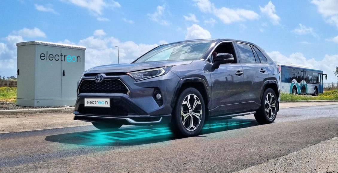 עתיד הטעינה של רכב חשמלי: רובוטית, אלחוטית, בהחלפה או בתנועה?