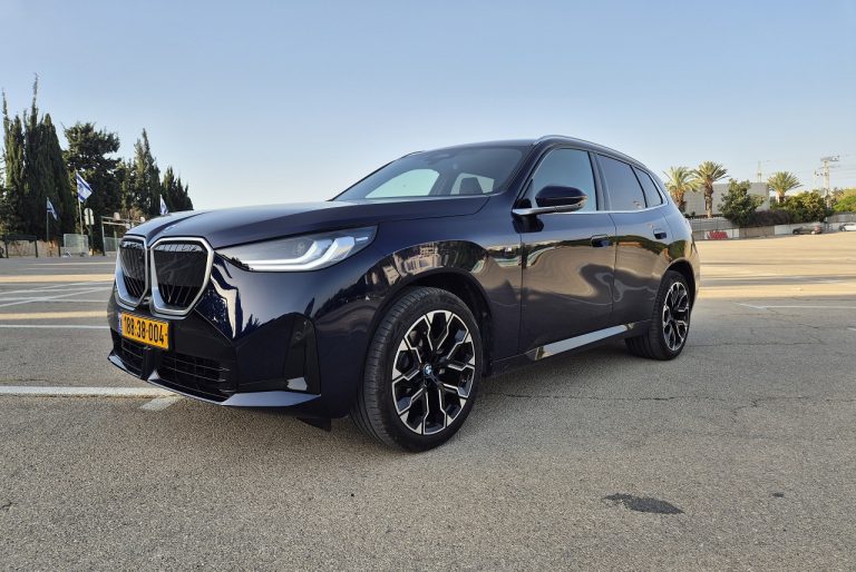 ב.מ.ווX3 במבחן דרכים