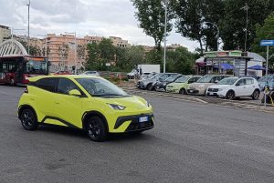 היכונו לביאת המיני החשמלית: BYD דולפין SURF