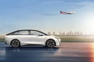 הייתם קונים מכונית חשמלית מחברת תעופה סינית?