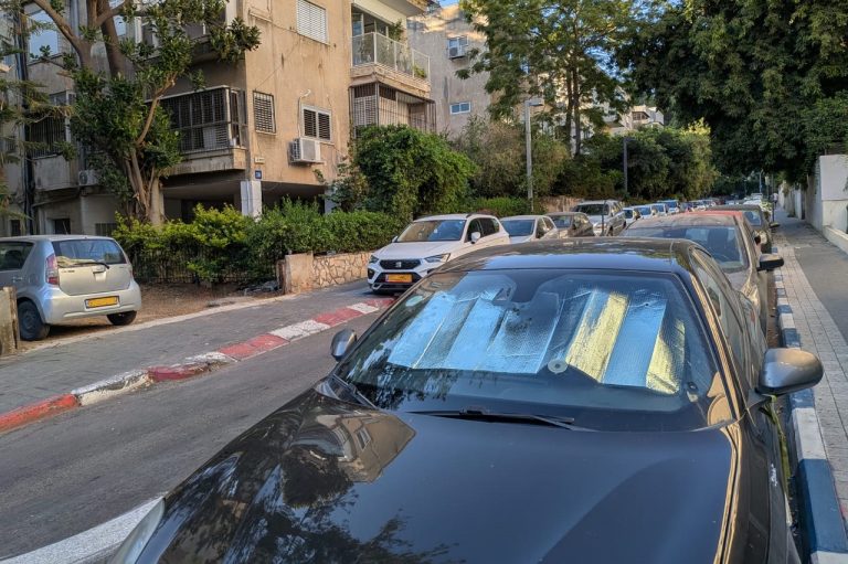מגן שמש לשמשת המכונית: האביזר הכי משתלם שאפשר לקנות לרכב