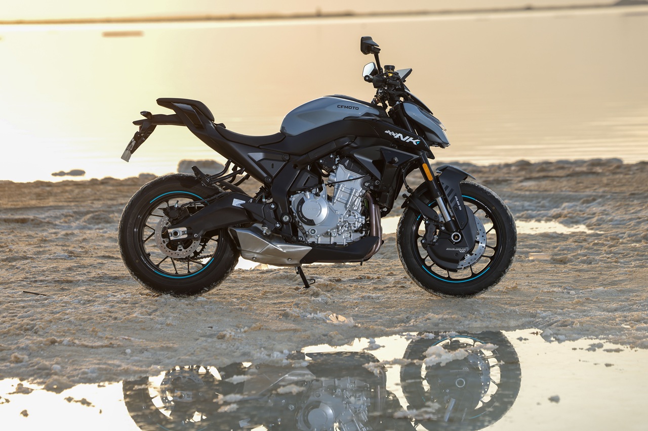 הלב של 675NK הוא מנוע טריפל בנפח 675 סמ״ק שמפיק כמעט 90 כוחות סוס וקרוב ל־7 קג״מ