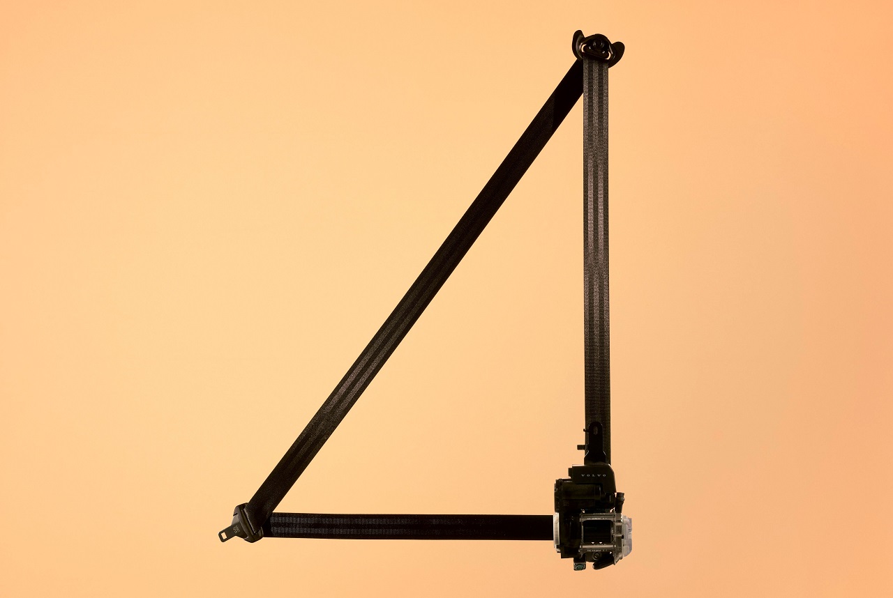 Volvo_multi-adaptive_safety_belt