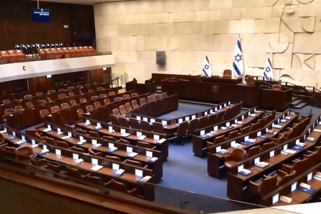 כאשר יימצא צדיק בסדום נדע שהוא לפחות עשוי מחומר אחר