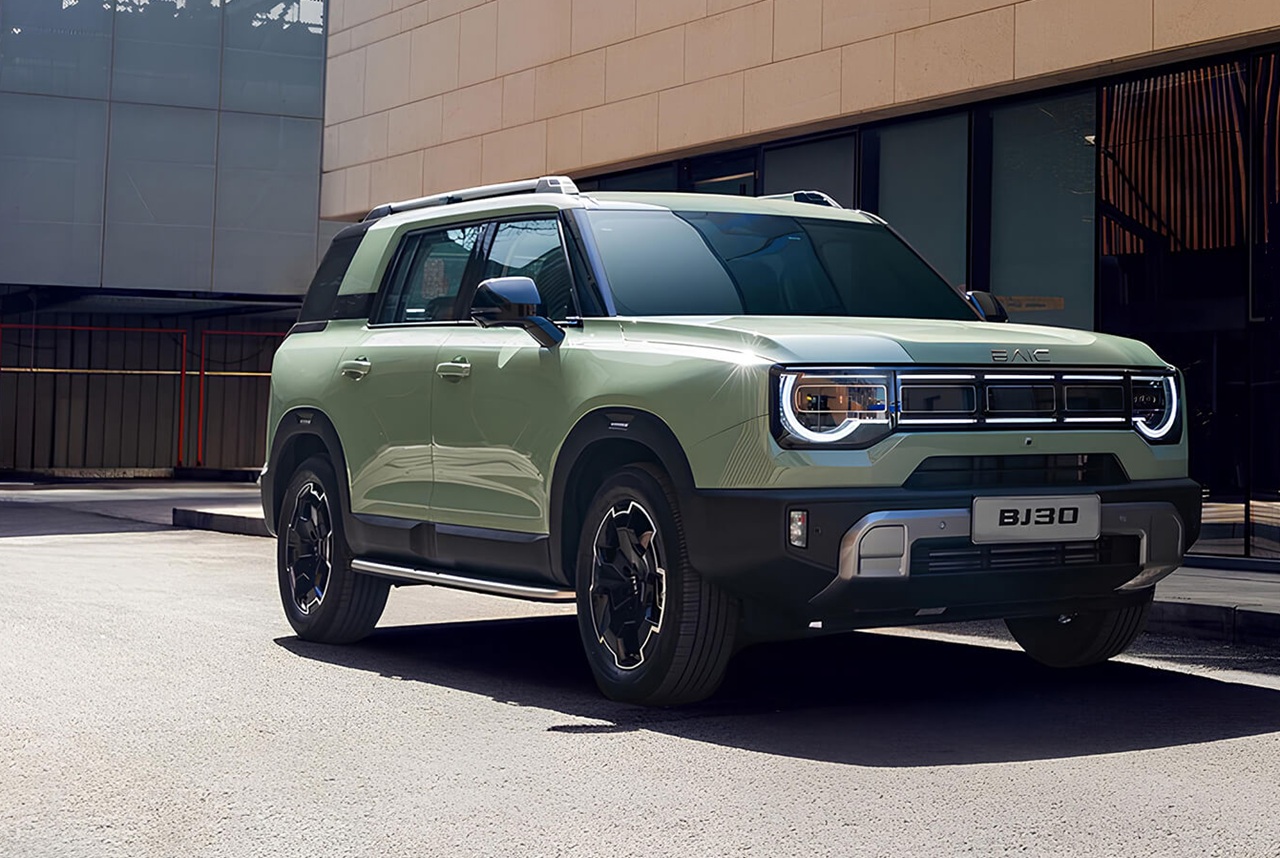 השותפות האמריקנית (דיימלר-קרייזלר) לא ארכה ימים, אבל משנת 2006 מרצדס החלה לייצר עם BAIC מכוניות מרצדס לשוק הסיני