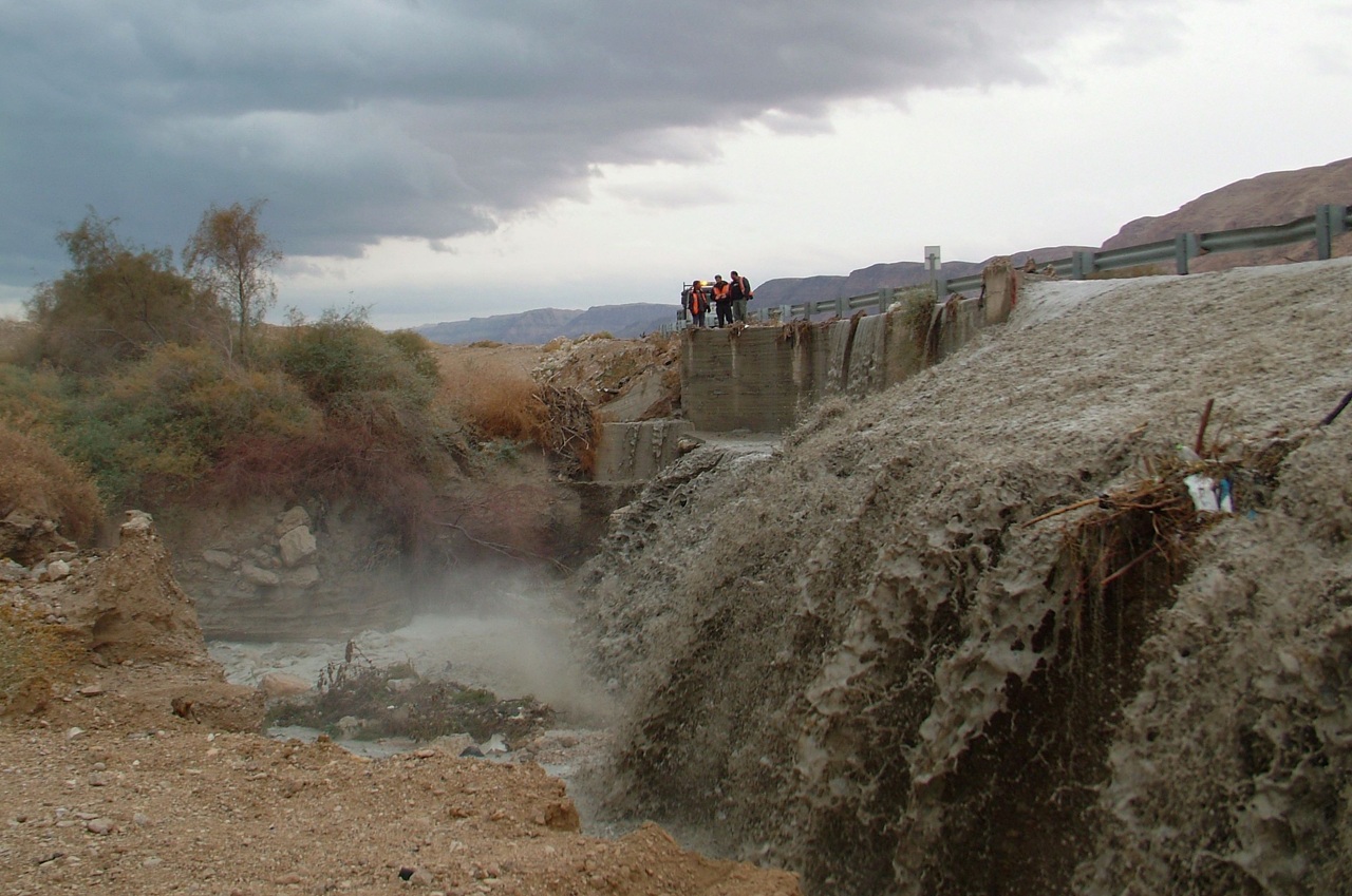 זרימת מים בנחלים תמיד מרשימה, אבל אין כמו זרמי שיטפון כדי להעריך את עוצמת הטבע. קבלו את נקודות התצפית הטובות והבטוחות ביותר