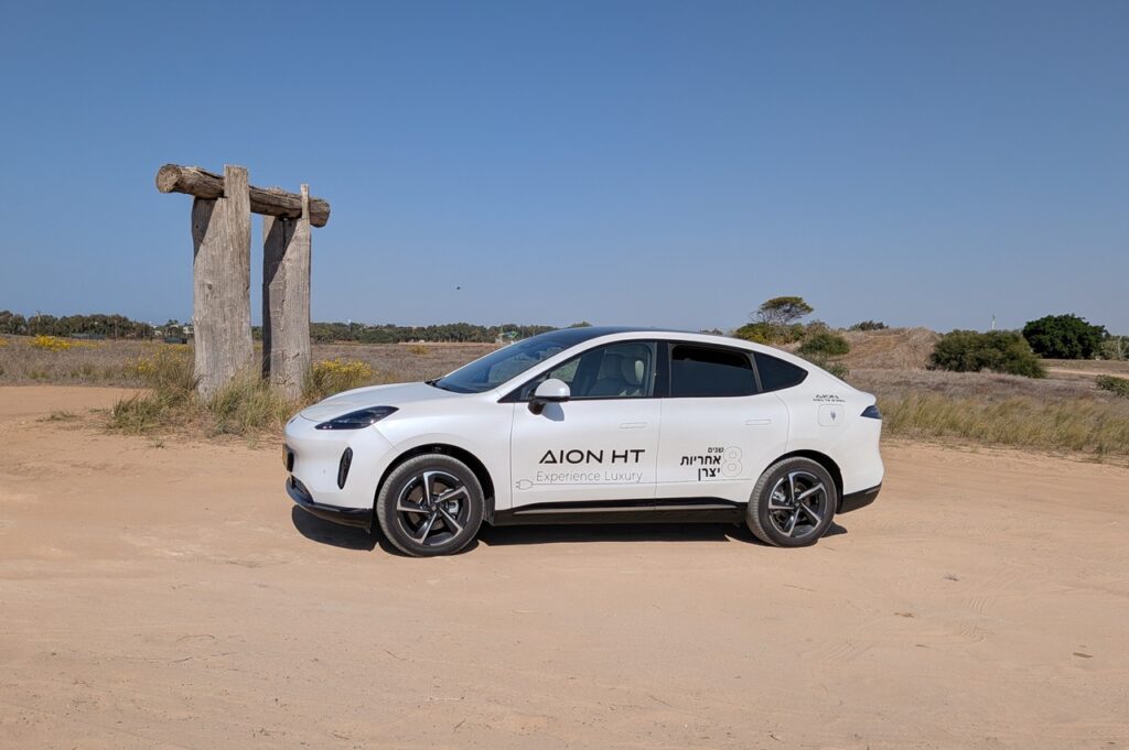 האתגר האמיתי במבחן דרכים לרכב חשמלי סיני בימינו הוא להעריך את הסיכוי שהוא ישרוד כאן בעוד שנתיים או חמש שנים. זה הסיפור של Aion HT