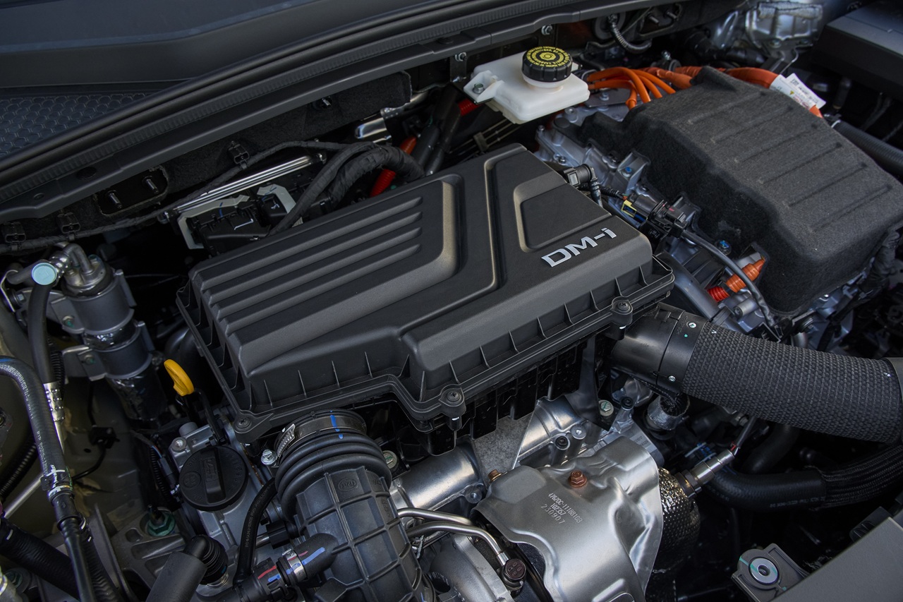 כל הרעיון של היברידית-נטענת זה להשתמש כמה שפחות במנוע הבעירה וכמה שיותר ביכולת ה"חשמלית" של המערכת. התוצאה: ככל שטווח הנסיעה החשמלי של המכונית ארוך יותר עשוי מנוע הבעירה שלא להיות מונע במשך שבועות רבים. מה שמחמיר את הבעיה זה שלפתע פתאום, תוך כדי נסיעה, "מוקפץ" מנוע הבעירה בבת אחת ונדרש להפיק תפוקה מלאה.