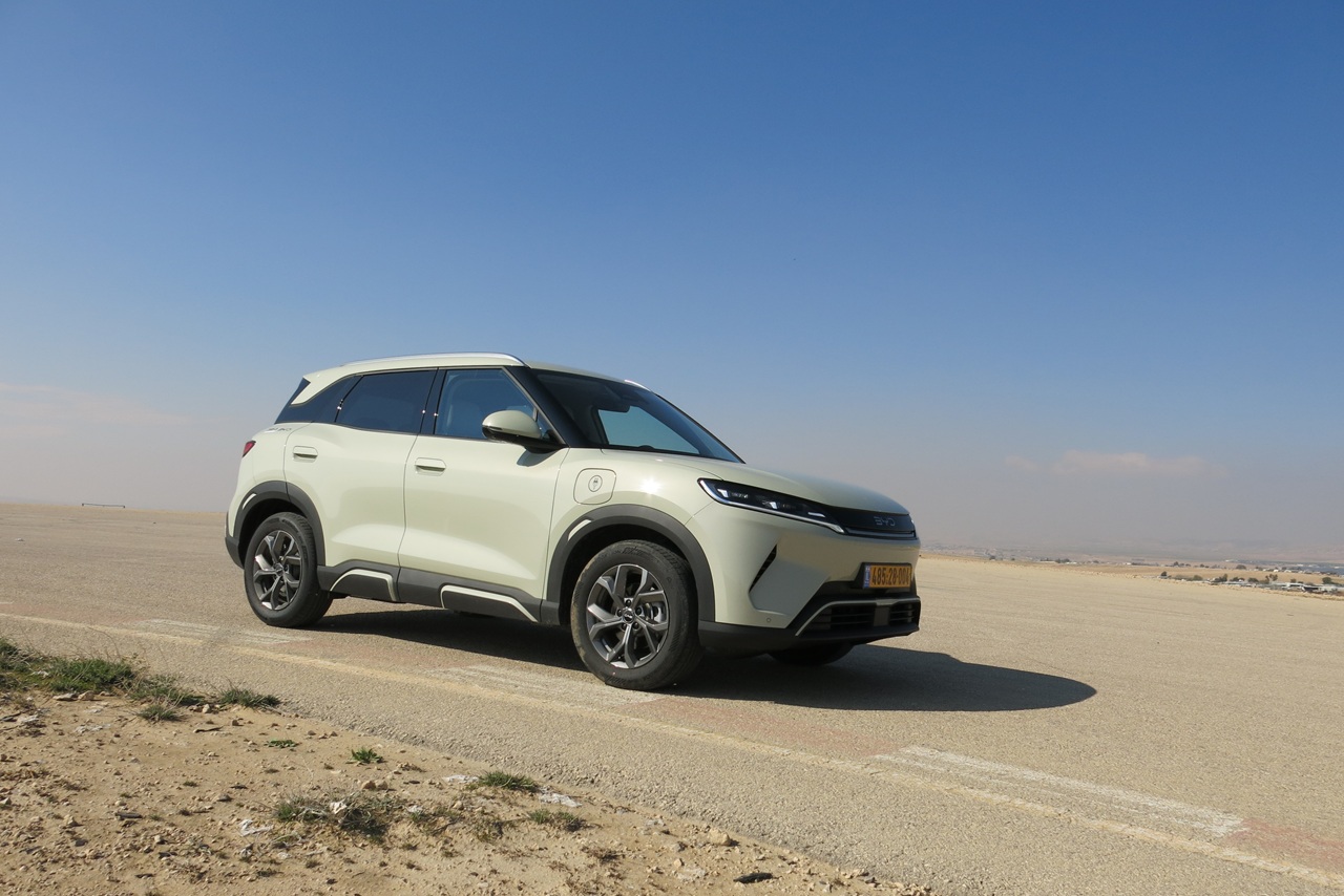 במקרה המצער והבלתי מתקבל על הדעת שהאיראנים יצליחו לשבש לכם את אספקת החשמל לבית, וזאת באמצעות פונקציית V2L שיכולה לספק 3.3kW של חשמל ממנה החוצה.