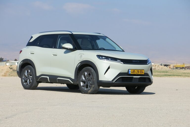 הדגם המוצלח ביותר של BYD בישראל יעשה חיים קשים לא רק למתחרים שלו אלא בראש ובראשונה לאחים הקרובים לו ביותר