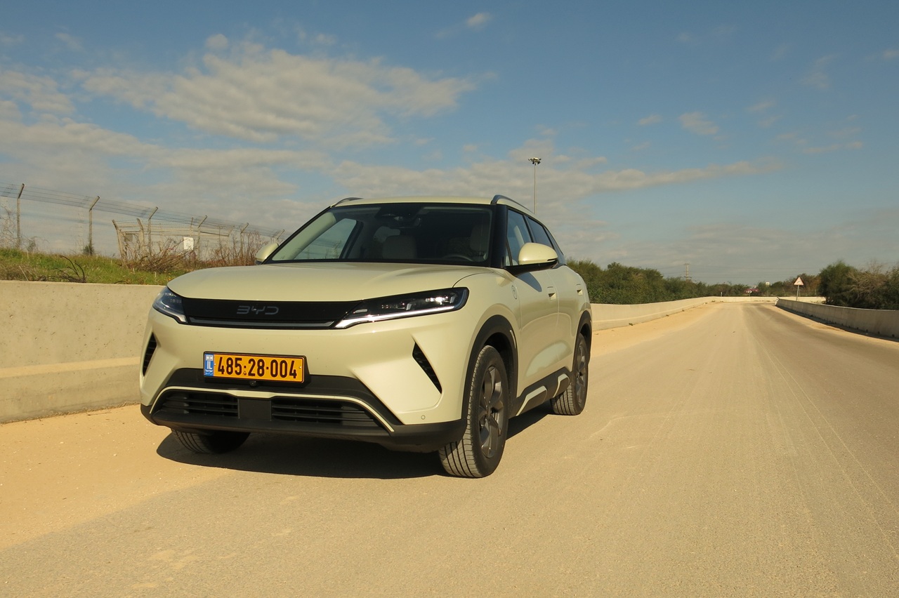 המחיר: 151,000 שקלים לגרסת האבזור החשמלית היחידה, 157,000 ₪ לגרסה ההיברידית-נטענת שצריכה להיבחן בנפרד.