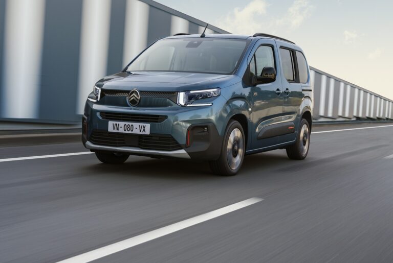 בגלל החשכת לוח השעונים יצרנית הרכב קוראת לתיקון למאות אלפי כלי רכב באירופה, אבל עדיין לא בישראל