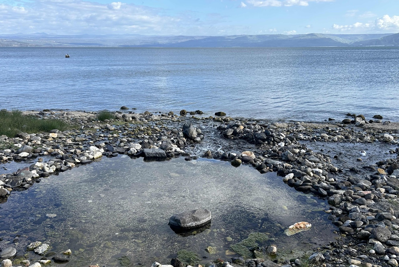 חוף ימק"א עדיין נסתר יחסית מעין הציבור והגישה אליו מעט בעייתית, אבל יודעי ח"ן וחן – וכעת גם אתם – יכולים להגיע לשם וליהנות מן המקום