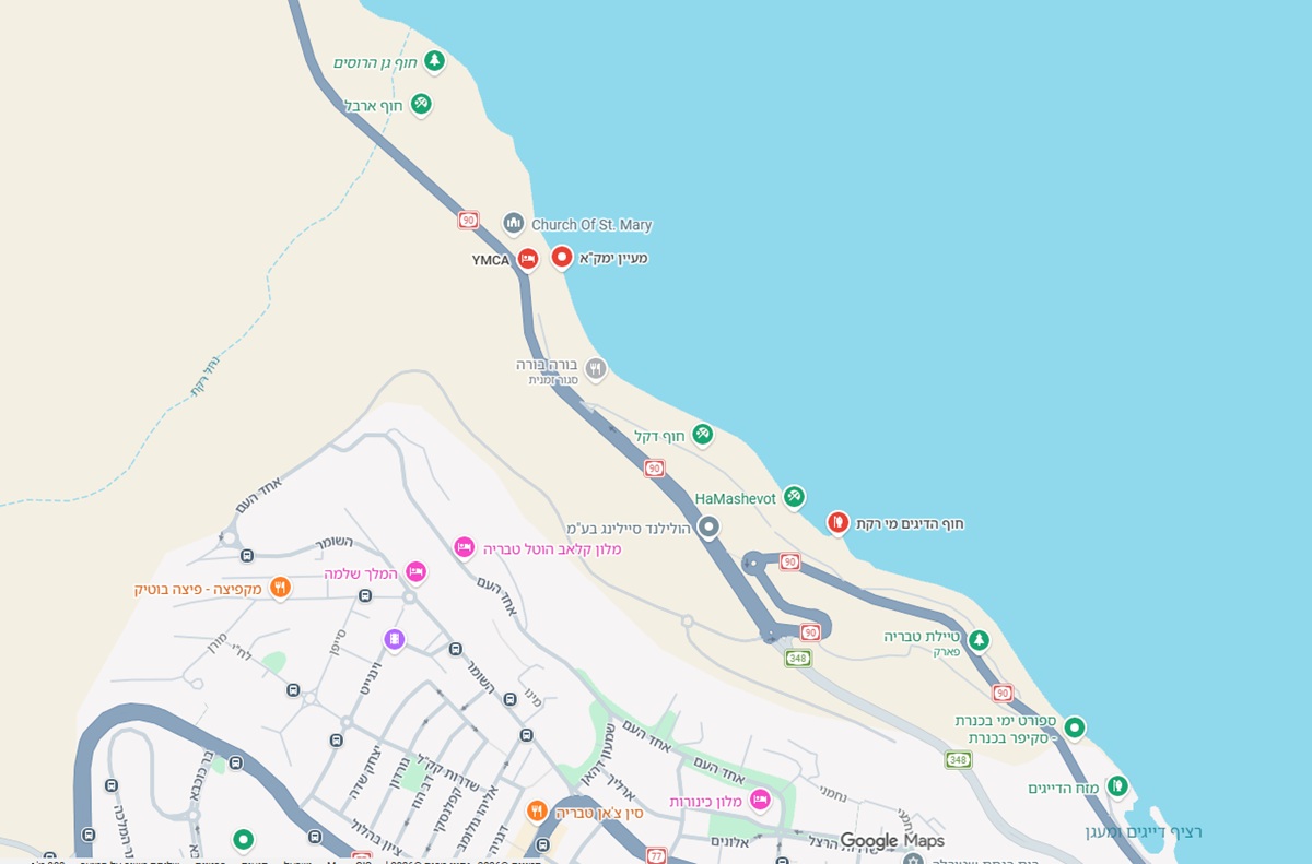 נוסעים על כביש 90 שמקיף את הכינרת אל חוף "בורה בורה" שלידו יש אזור חניה חופשית. 