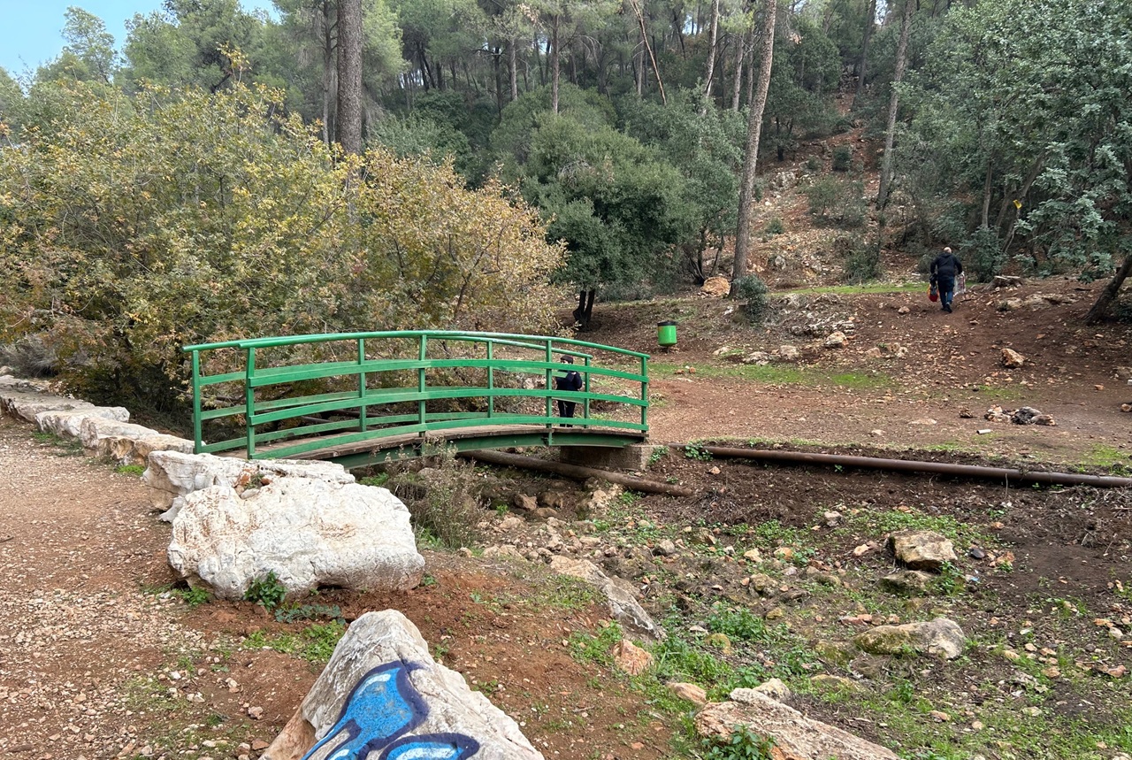קיבוץ פרוד הוקם בשנת 1949 על ידי גרעין של יוצאי הונגריה וקיבל את האדמות החקלאיות הטובות בעמק ואת מכסות המים העיקריות. שנה לאחר מכן הוקם מושב שפר, בתחילה כ"כפר עבודה" בשם פרוד ב', ויושב על-ידי עולים שהגיעו מתימן במבצע "מרבד הקסמים".