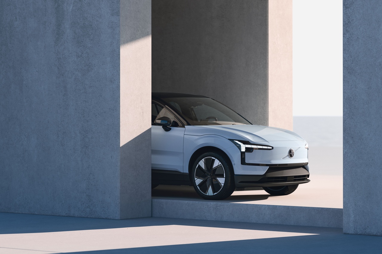 נגרם נזק לבעלי רכב שנדרשים, במסגרת הודעת שירות שהיבואנית פרסמה בישראל, לטעון את הסוללה החשמלית ברכב שלהם רק עד 70% מתכולת האנרגיה המרבית שלה