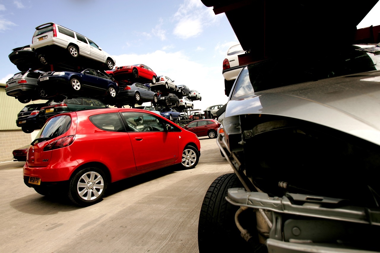 משרד התחבורה הישראלי אמנם פרסם "מסמך מדיניות" לתחום החלקים המשומשים אבל לא קבע נהלי בדיקה ואיכות להבטחת בטיחות השימוש בחלקי רכב מפירוק, והוא לא מבצע אכיפה אפקטיבית ופיקוח על השוק הזה.