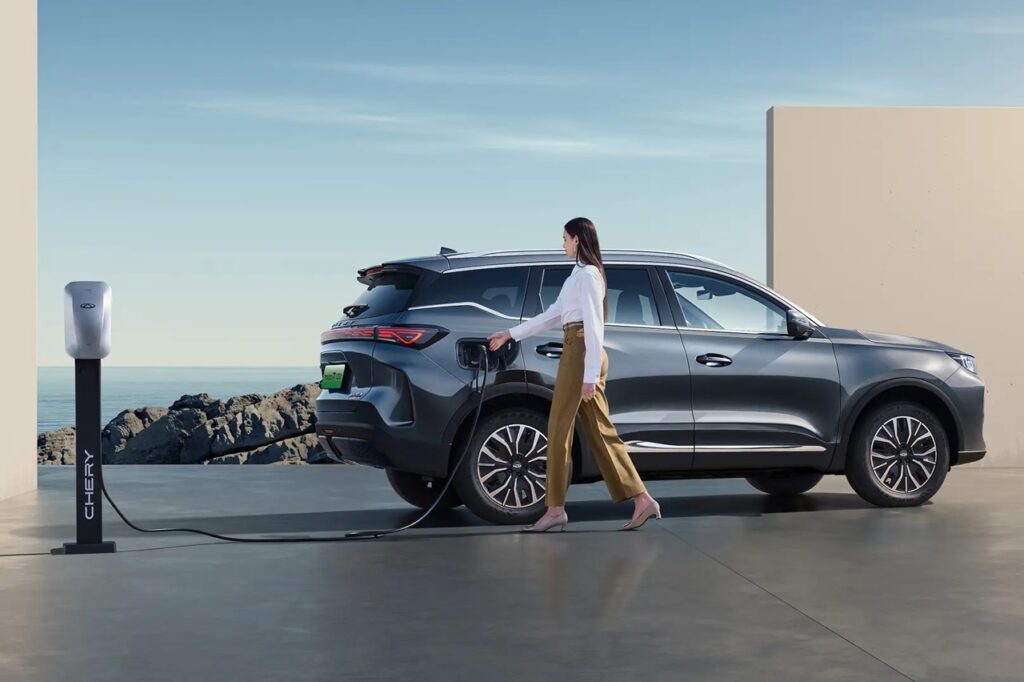 למי יש אינטרס לדחוף לכם רכב היברידי-נטען?