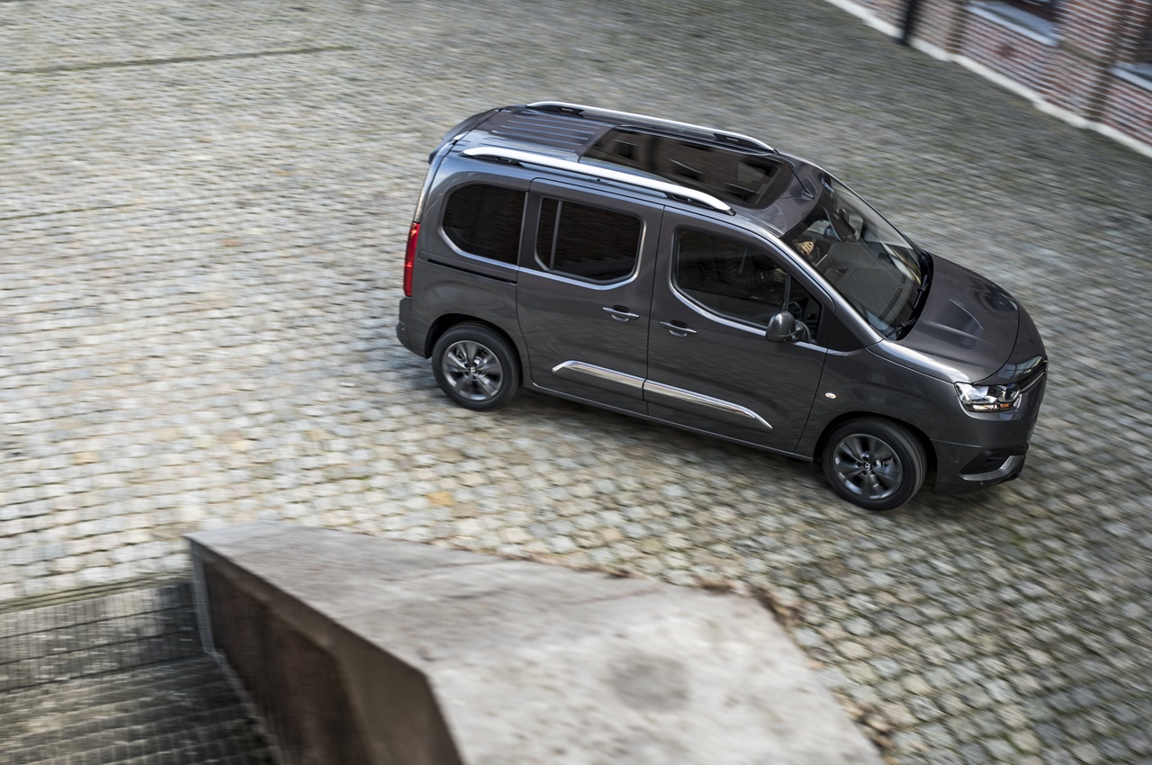 התנערות... מהתקלות החוזרות והנשנות במערכת האוריאה", נכתב בכתב התביעה, "שתיקונן כרוך בעלויות גבוהות במיוחד המושתות על בעלי כלי הרכב, הולידה בפועל תופעה רחבה ומוכרת של התערבויות וביטולים של מערכת האוריאה בכלי רכב דיזל"