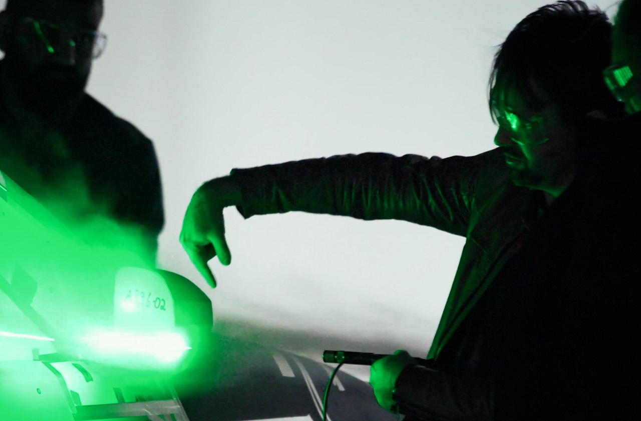 גיוס אנשים עם ניסיון במקומות אחרים, בדגש על עובדים לשעבר של טסלה וחברי צוות מתחומי האווירודינמיקה בפורמולה 1