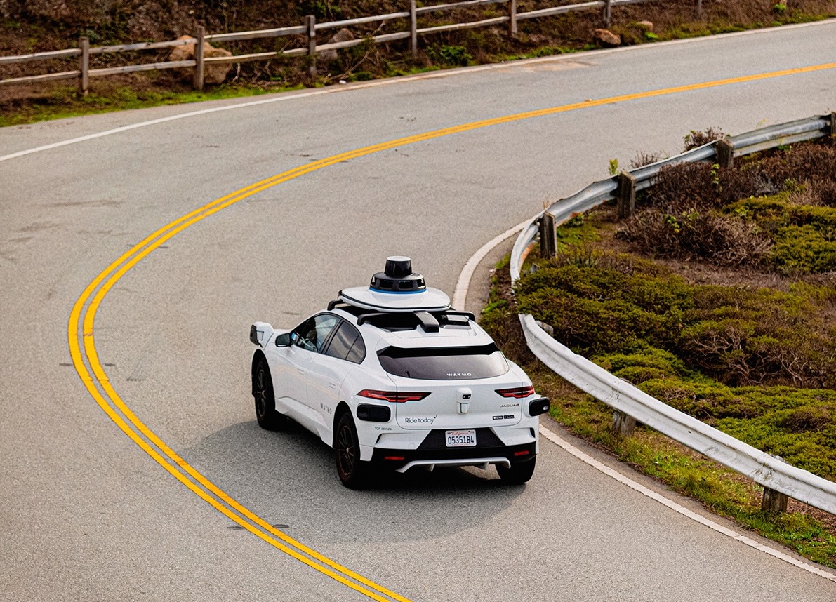 מעבר לבריחה מאחריות, הדבר שמאפיין יותר מכל את הממשלה הנוכחית זאת ההקרבה של העתיד של מדינת ישראל ואזרחיה על מזבח ההישרדות והאילוצים הפוליטיים המיידיים