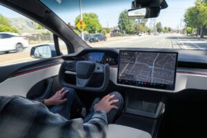 להגה ההזוי של טסלה יש היגיון במטוסי נוסעים שטסים בשלושה ממדים וכמעט שאינם מסתובבים ימינה ושמאלה אבל בכלי רכב שנעים בעיקר על יבשה ומבצעים תמרוני חניה הרכיב הזה עלול להיות מסוכן