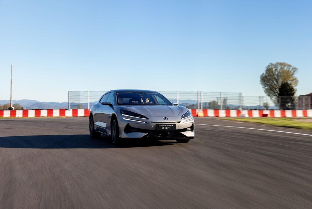 אנשי דנזה מתחייבים ל-1,036 קילומטרים בין טעינות