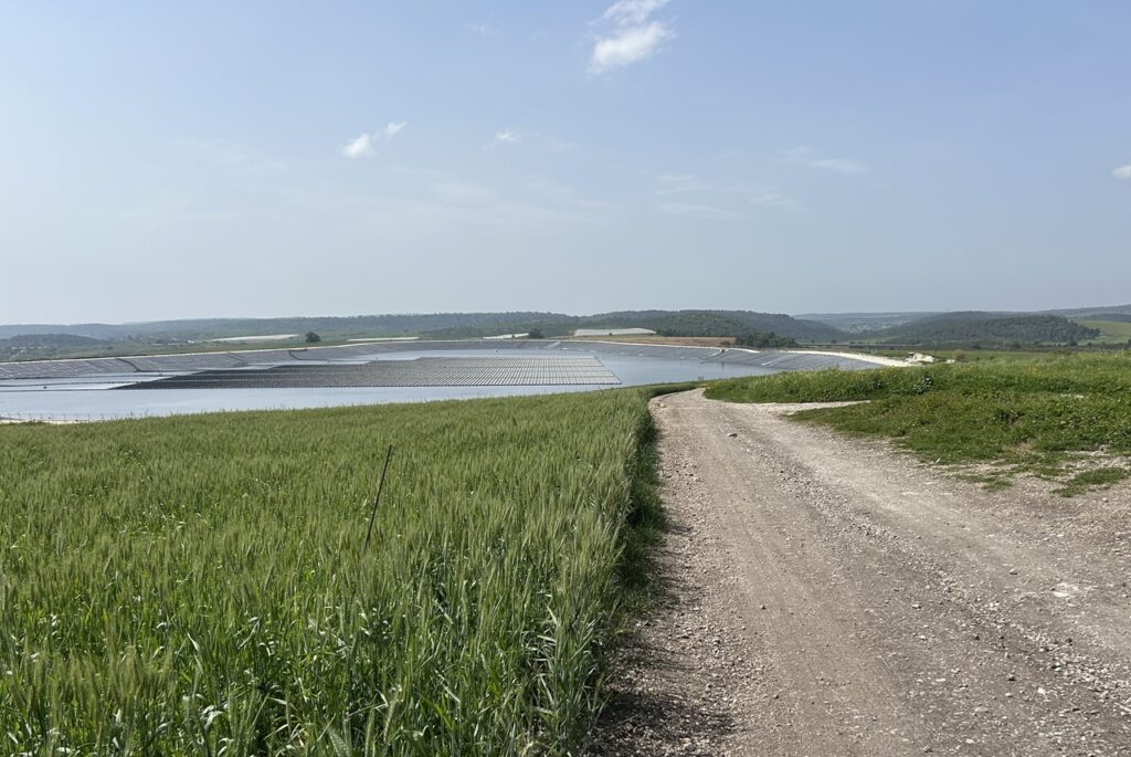 רמות מנשה נמתחות בין רכס הכרמל במערב ועד הרי השומרון במזרח ורבים יסכימו שזה אחד מחבלי הארץ היפים ביותר בישראל. האזור הוכר על-ידי ארגון אונסק"ו של האו"ם כ"שמורה ביוספרית" בזכות שילוב יוצא דופן בין נוף טבעי, חקלאות, ויישובים כפריים