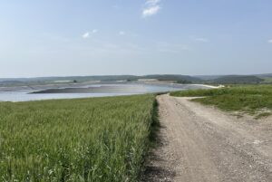 רמות מנשה נמתחות בין רכס הכרמל במערב ועד הרי השומרון במזרח ורבים יסכימו שזה אחד מחבלי הארץ היפים ביותר בישראל. האזור הוכר על-ידי ארגון אונסק"ו של האו"ם כ"שמורה ביוספרית" בזכות שילוב יוצא דופן בין נוף טבעי, חקלאות, ויישובים כפריים