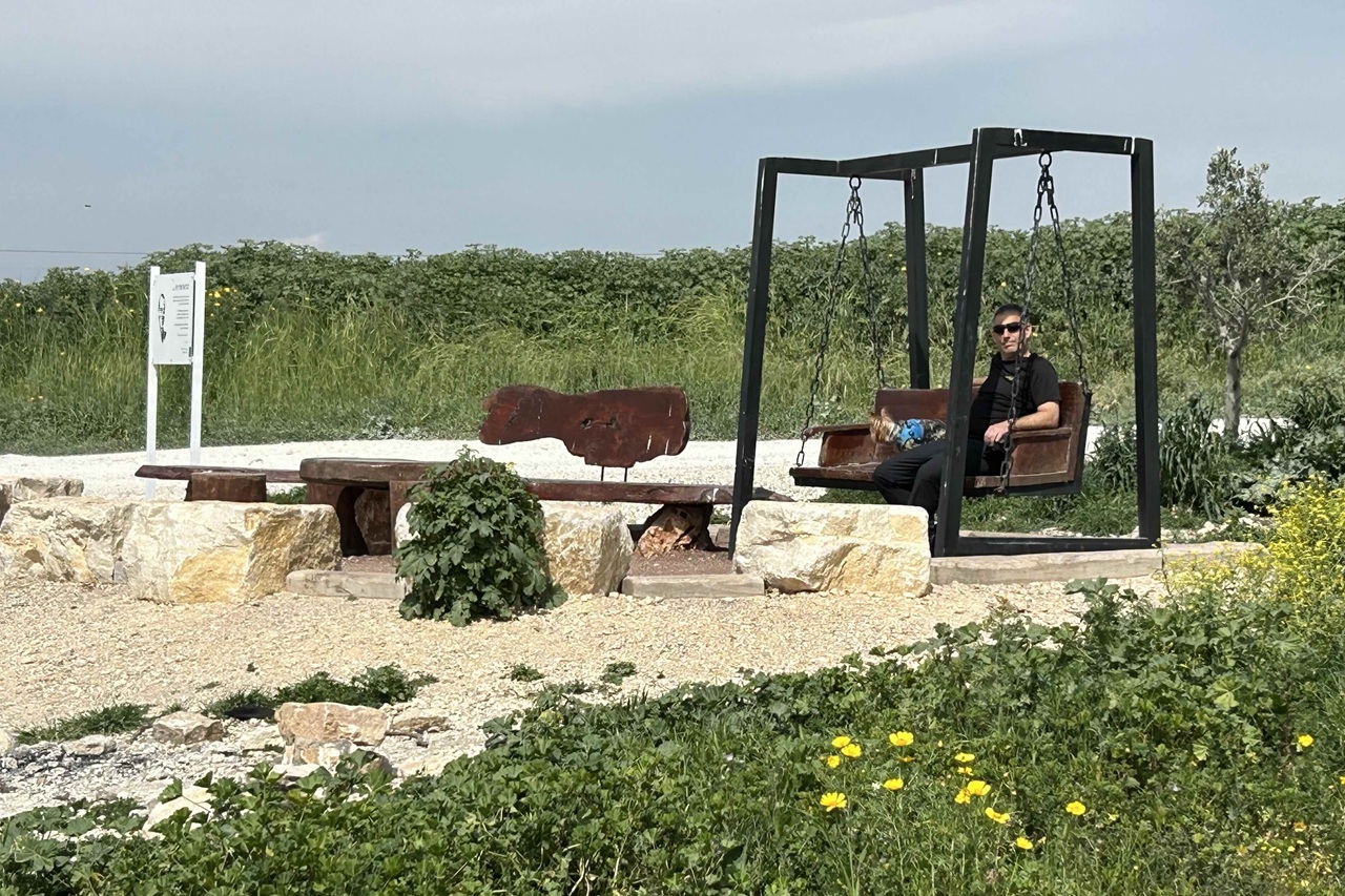 בלב היופי. 'מצפה אופיר ציוני' הוקם על-ידי בני משפחתו וחבריו של אופיר, לוחם גדוד 51 של חטיבת גולני ובן יוקנעם עילית, אשר נפל בקרבות ה-7 באוקטובר 2023