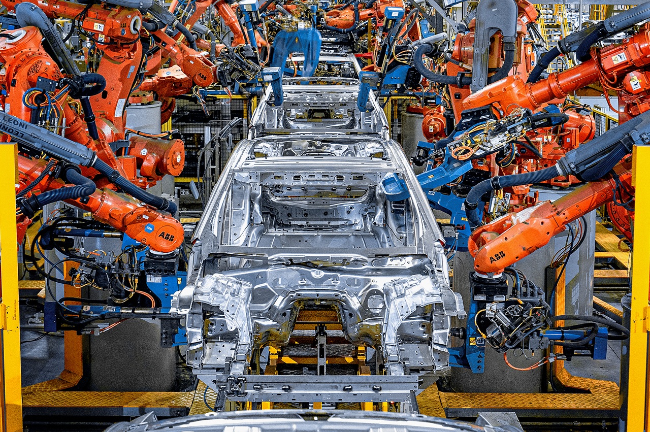 ברצלונה היא ניסוי המעבדה הראשון למהלך של צ'רי, אשר השקיעה כ-400 מיליון דולר ברכישה משותפת של מפעל ייצור רכב ששימש בעבר את ניסאן ונמצא באזור הסחר החופשי של ברצלונה.