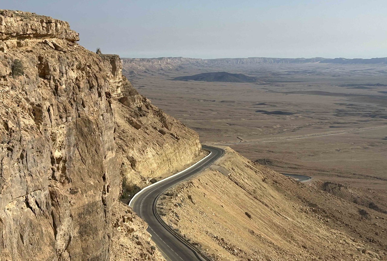 חמישה קילומטרים על כביש 40, תלול, מפותל, מהנה לנהיגה, ומחובר לנוף יותר מרוב הכבישים האחרים בארץ ישראל