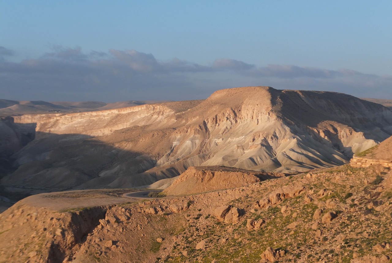 כאשר הובן הערך הסביבתי והאקולוגי הנדיר של מכתש רמון, הופסקו עבודות הכרייה והאזור כולו הוכרז כשמורת טבע לאומית