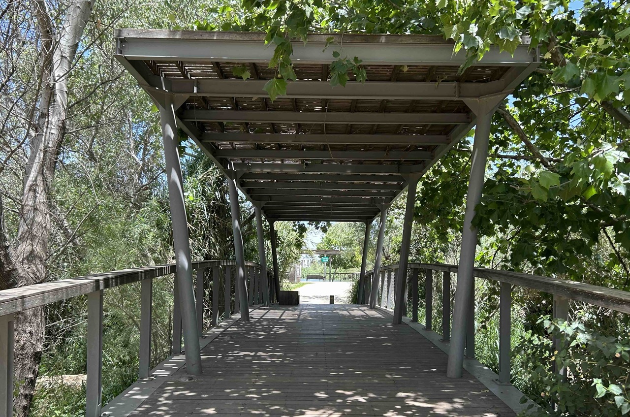 כיום משתרע הפארק על פני כ-200 דונם ובתוכו נמצא אגם המצים המושבים הגדול ביותר בישראל. רשות נחל הירקון ועיריית הוד השרון מתכוונות להגדיל את שטח הפארק האקולוגי פי שבעה, ובעתיד הוא ישתרע על פני כ-1,400 דונם.