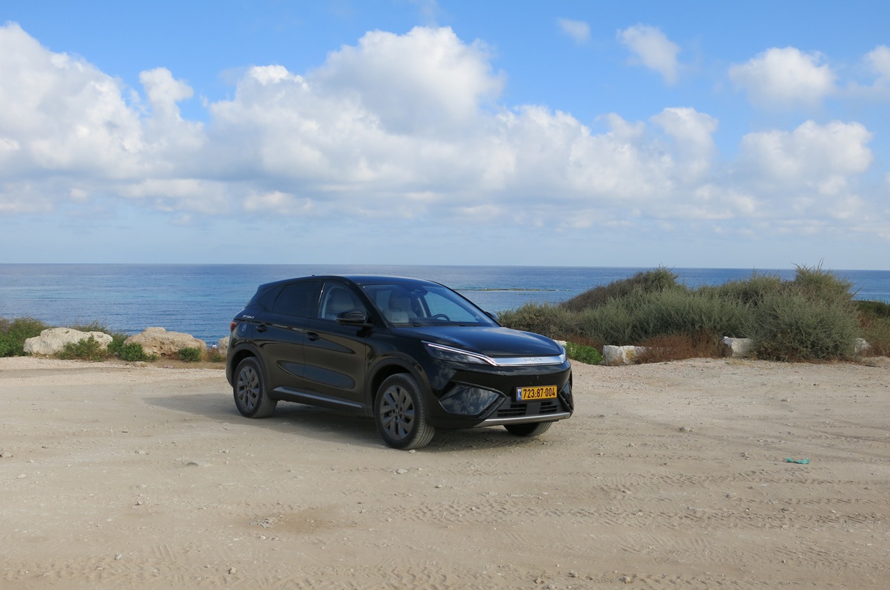 מעמדו של אטו 3 במשפחת BYD חשוב מאוד מפני שהוא אחראי לקטגוריה הקומפקטית, שהיא החשובה ביותר מבחינת היקף המכירות בישראל ובאירופה