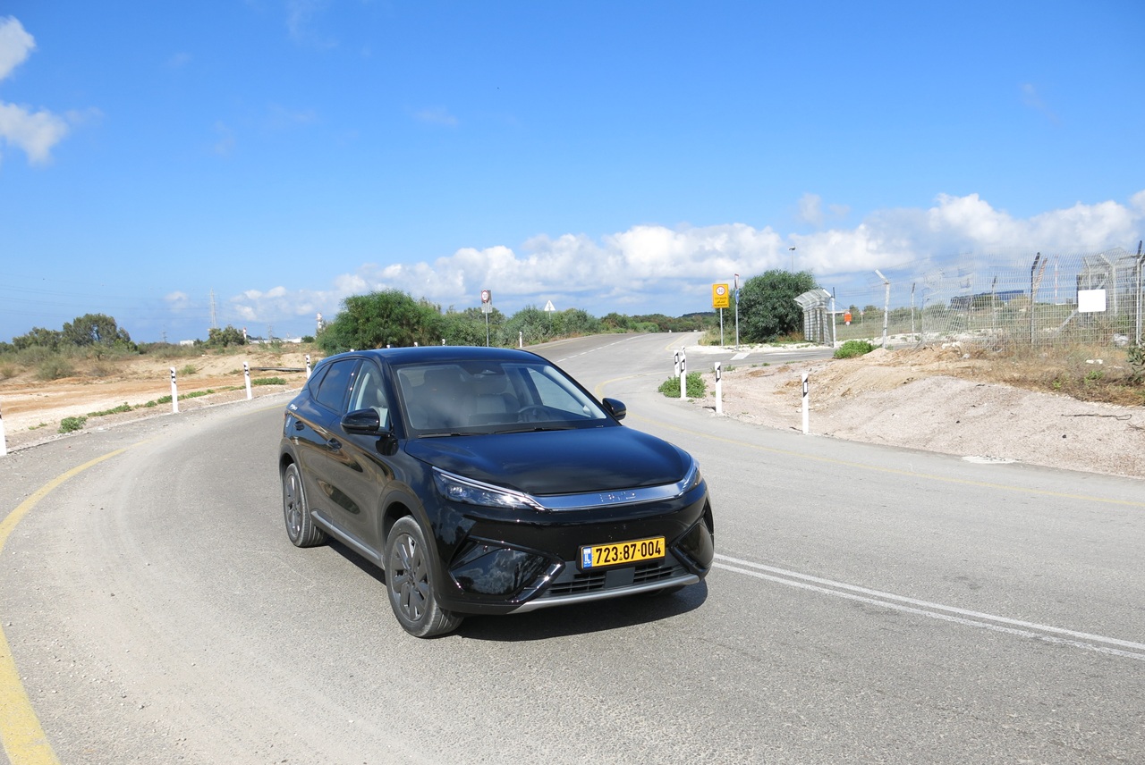 נדמה שמעולם לא הופיע בישראל רכב שעבר מהפכה טכנולוגית מקיפה כל כך שזכה לביטוי עיצובי כה זעום